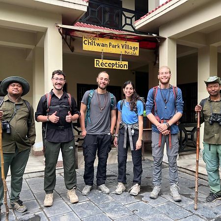 Hotel Chitwan Park Village Sauraha Buitenkant foto