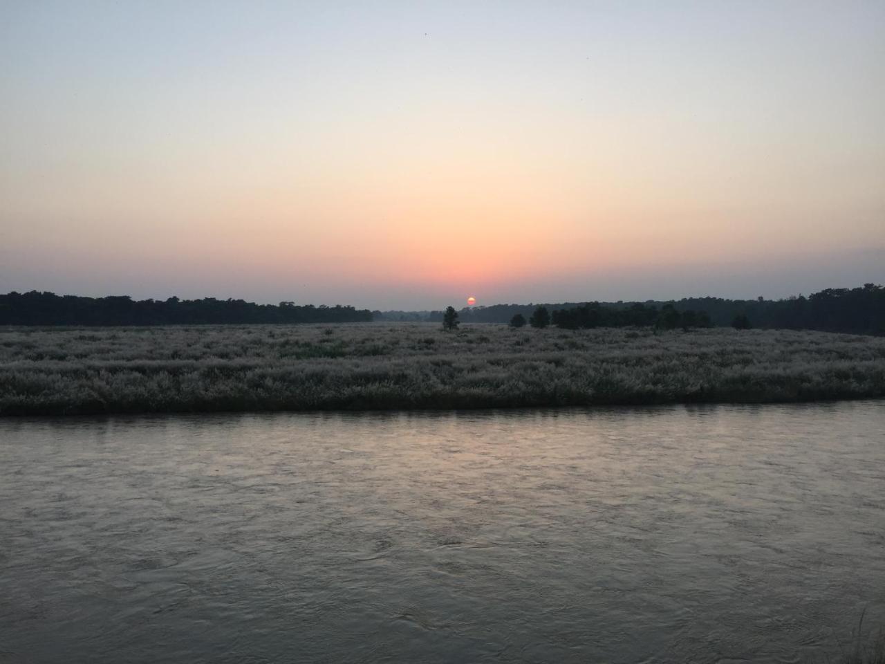 Hotel Chitwan Park Village Sauraha Buitenkant foto